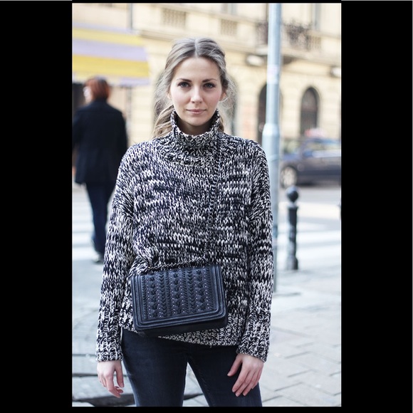 Zara Sweaters - Zara ankle Sweater